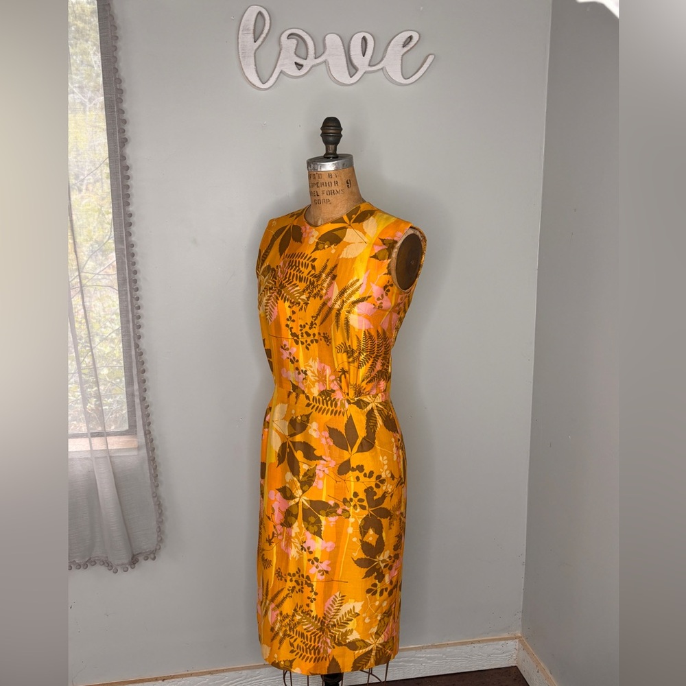 Vintage 1960s Hawaiian Floral Yellow cotton sateen shift Dress size 6